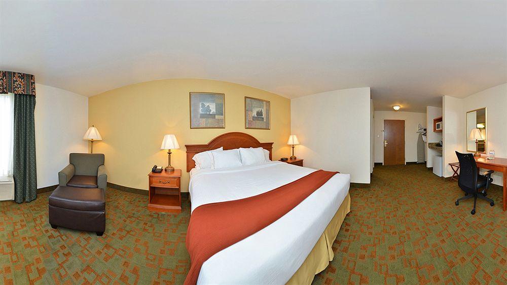 Holiday Inn Express Hotel & Suites Petersburg/Dinwiddie By Ihg Exterior foto