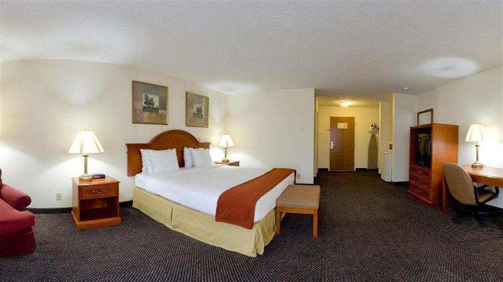 Holiday Inn Express Hotel & Suites Petersburg/Dinwiddie By Ihg Exterior foto