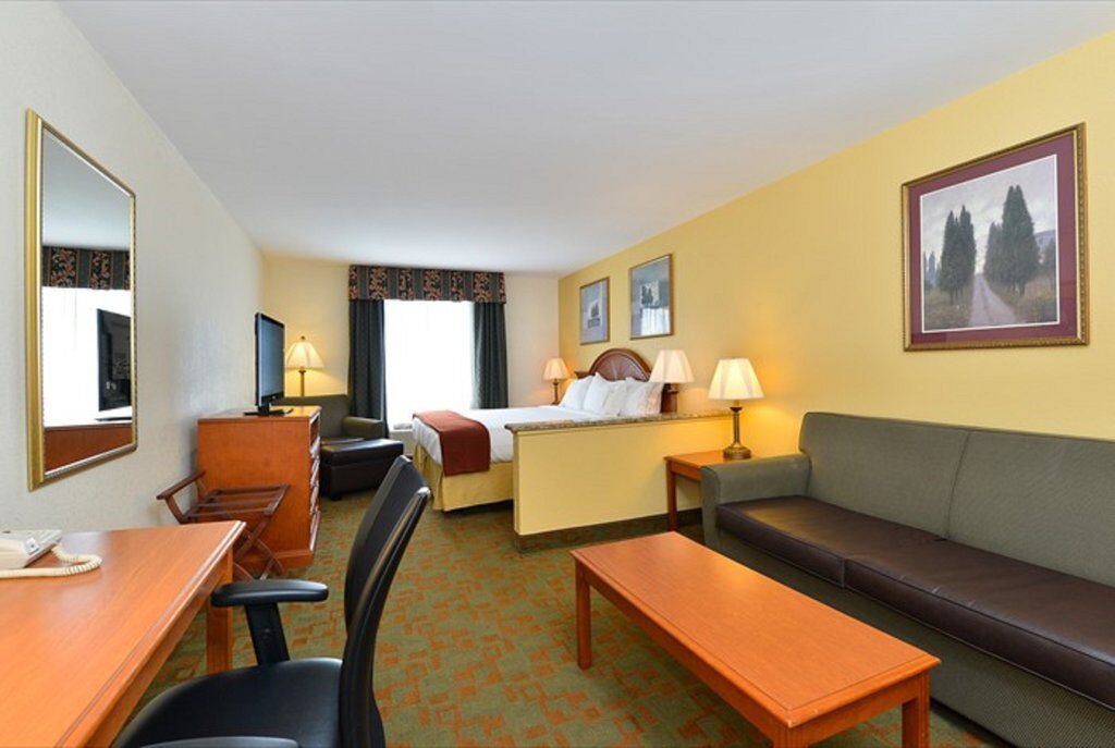 Holiday Inn Express Hotel & Suites Petersburg/Dinwiddie By Ihg Exterior foto